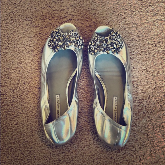 Vera Wang Lavender Label Shoes - Vera Wang Lavendar silver leather peep toe flats